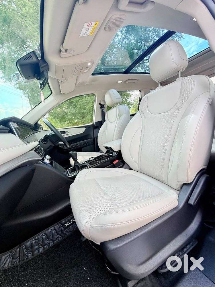 Mahindra Xuv700 2.2 Ax 7 Diesel Mt Luxury Pack Str, 2025, Diesel