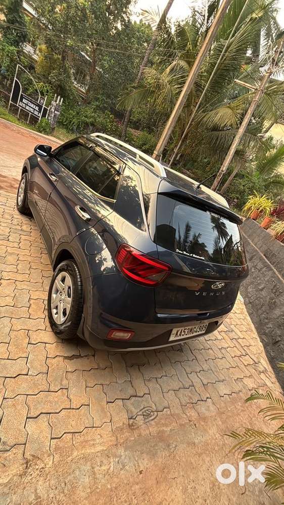 Hyundai Venue 2019 Petrol 48800 Km Driven Well Maintained