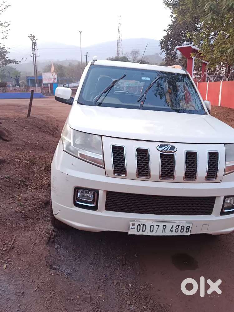 Mahindra Tuv 300 T8 2017