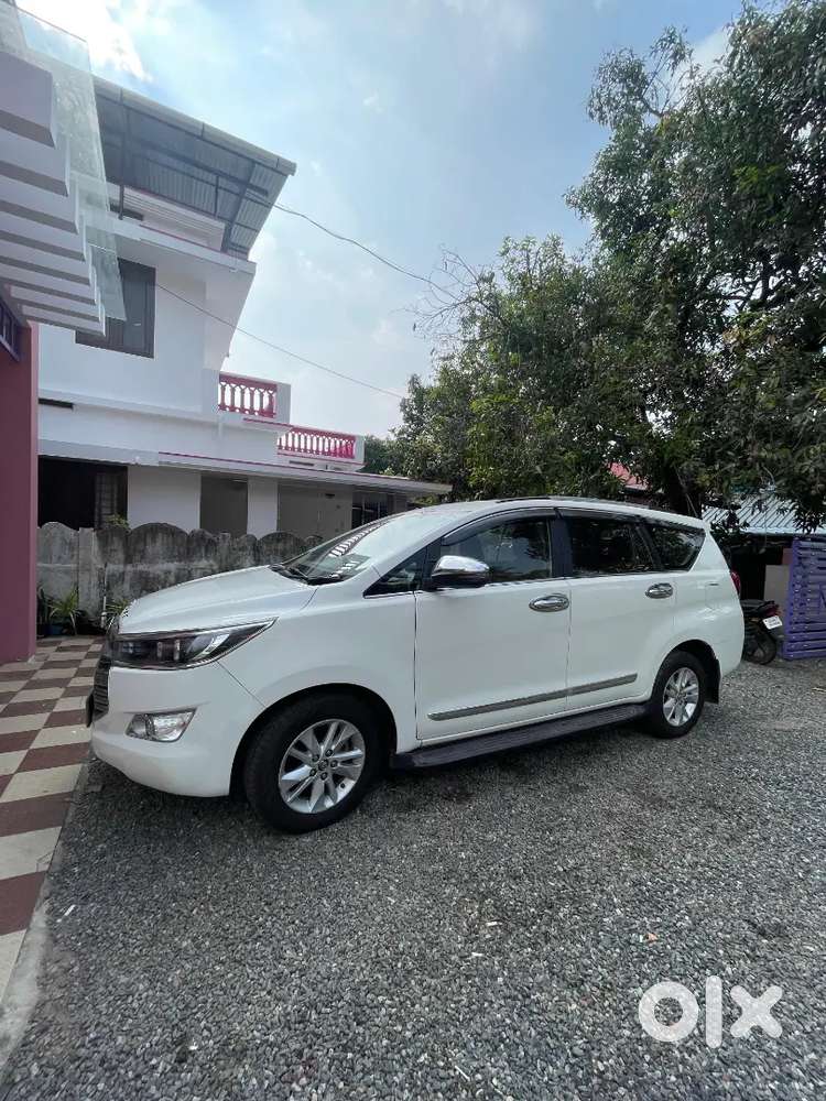 Innova Crysta 2.4 V 7 Seater