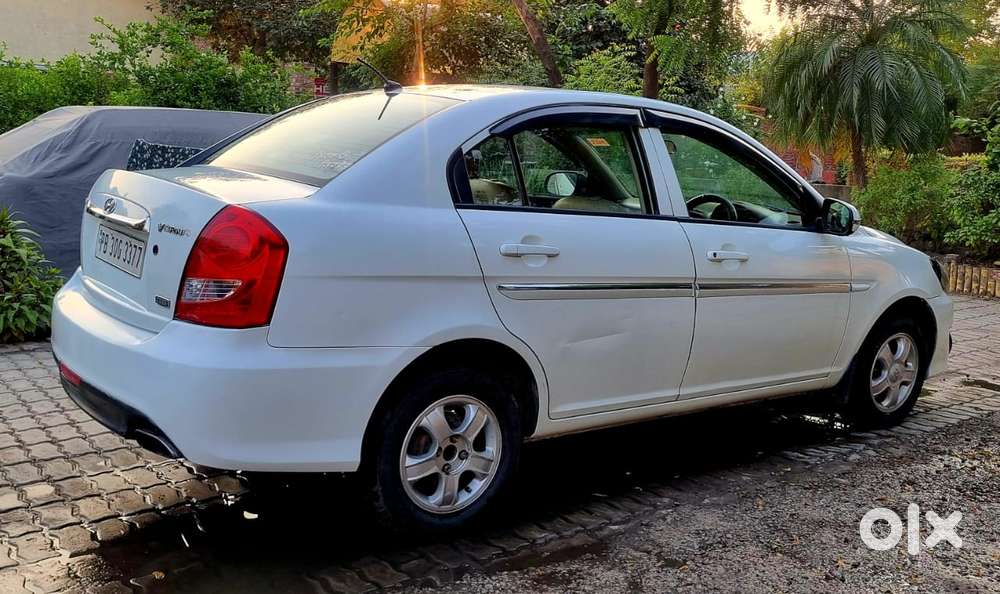 Hyundai Verna, 2011