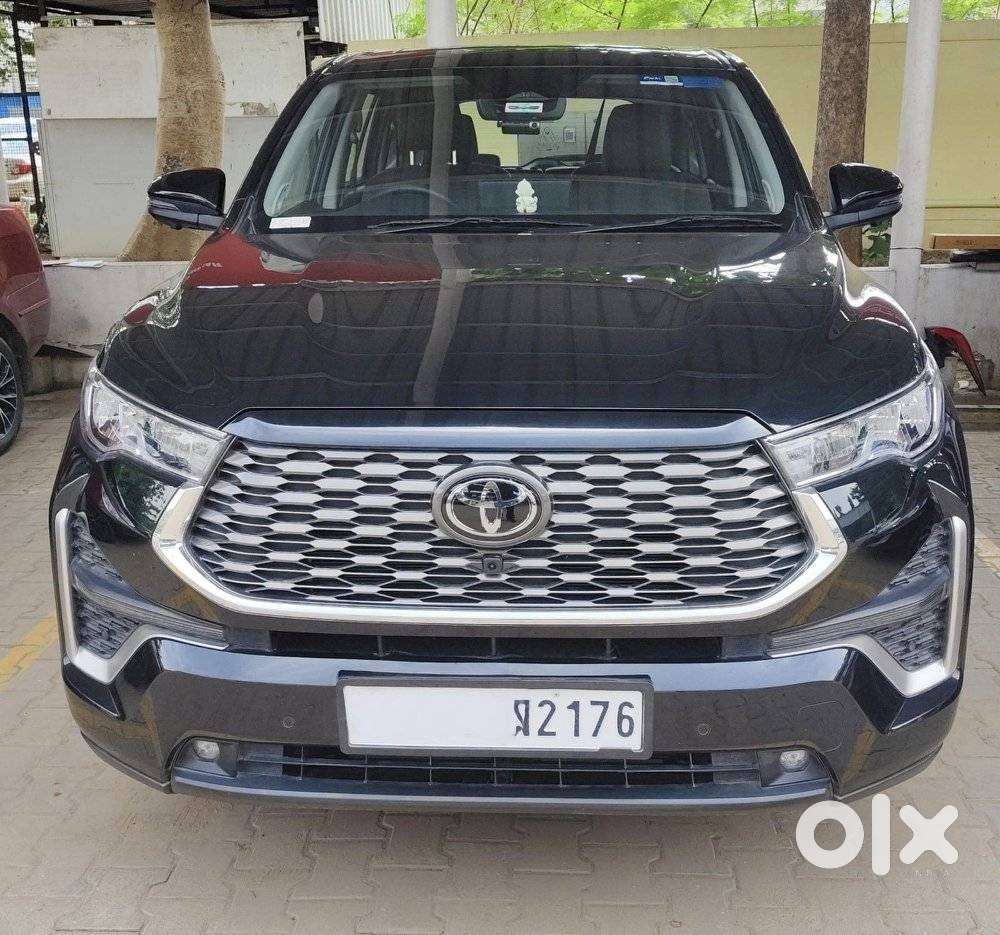 Toyota Innova Hycross 2.0 Zx (o) Hybrid 7 Str, 2025, Petrol