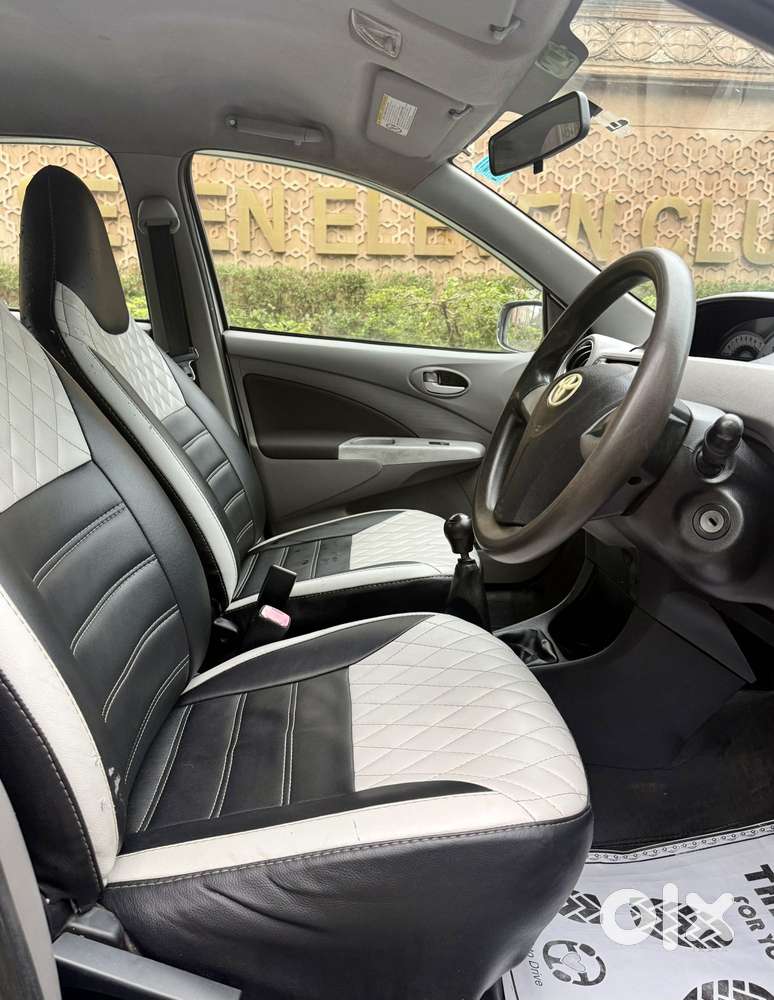 Toyota Etios V, 2011, Petrol