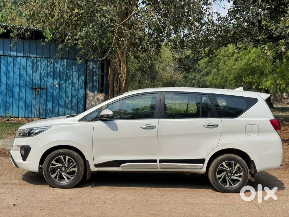 Toyota Innova Crysta 2.7 V, 2022, Petrol