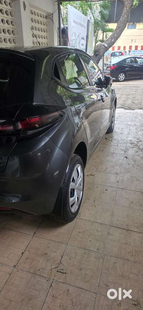Tata Altroz, 2022, Petrol