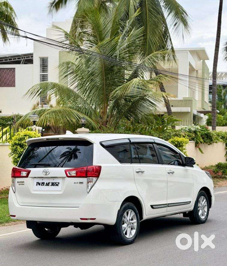 Toyota Innova Crysta 2.4 V, 2017