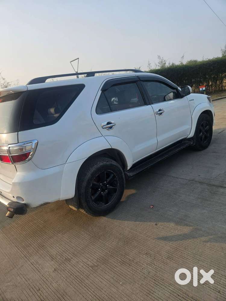 Toyota Fortuner (2010)