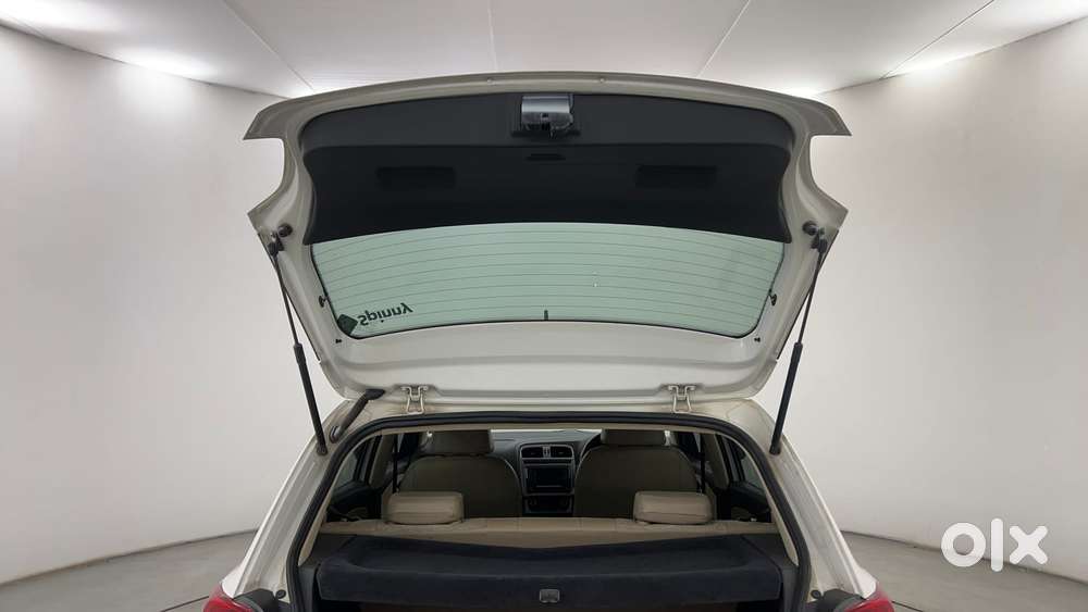Volkswagen Polo Petrol Highline 1.2l, 2016, Petrol