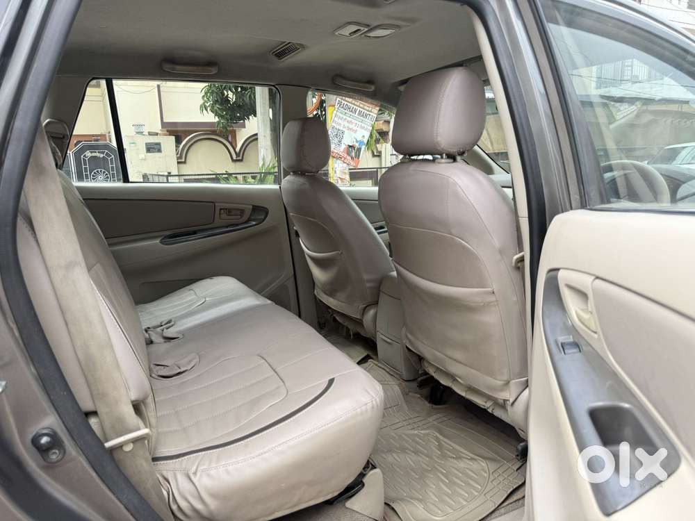 Toyota Innova 2.5 G4 Diesel 8-seater, 2010, Diesel