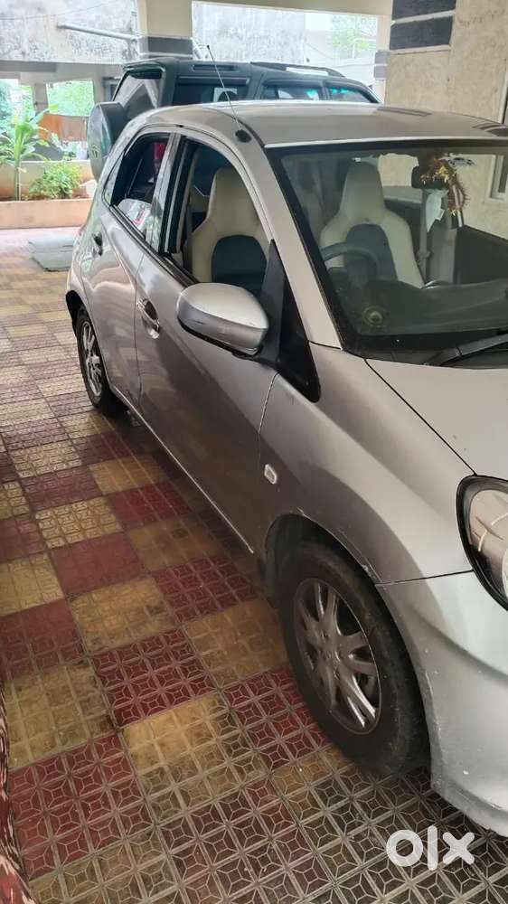 Honda Brio V Automatic 2012