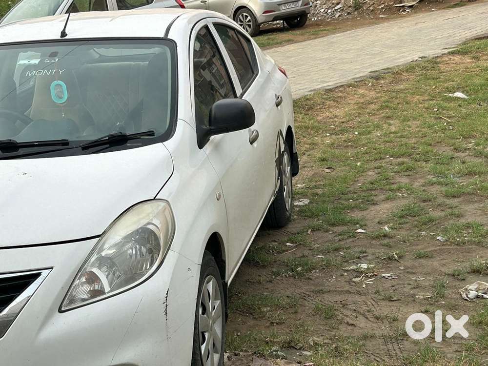 Nissan Sunny 2012 Petrol