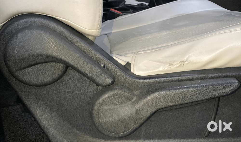 Mahindra Xuv700 2.0 Ax 3 Petrol Mt 5 Str, 2022, Petrol