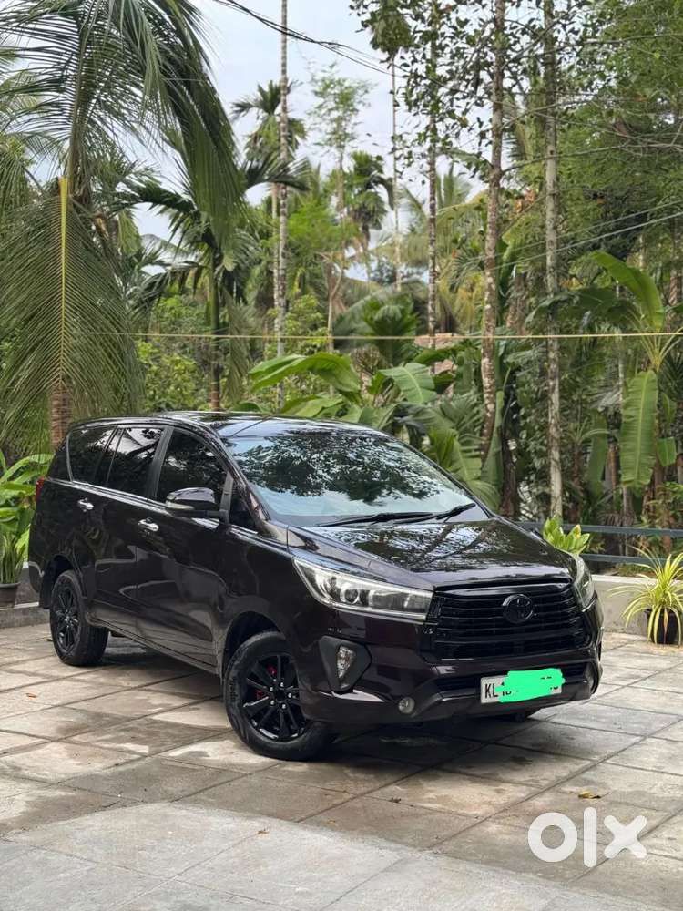 Toyota Innova Crysta 2.4 V 2017