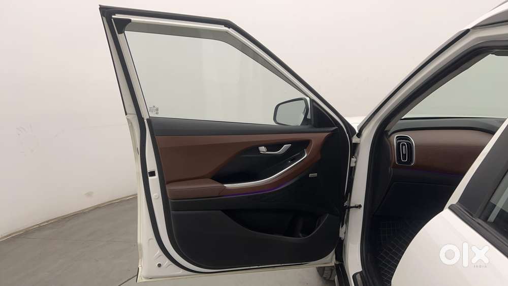 Hyundai Alcazar Platinum 7 Str 1.5 Turbo Petrol Adventure, 2023, Pet..