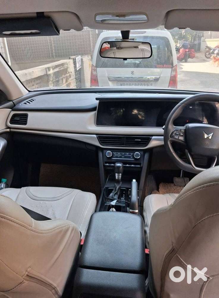 Mahindra Xuv700 2.0 Ax 3 Petrol At 5 Str, 2023, Petrol
