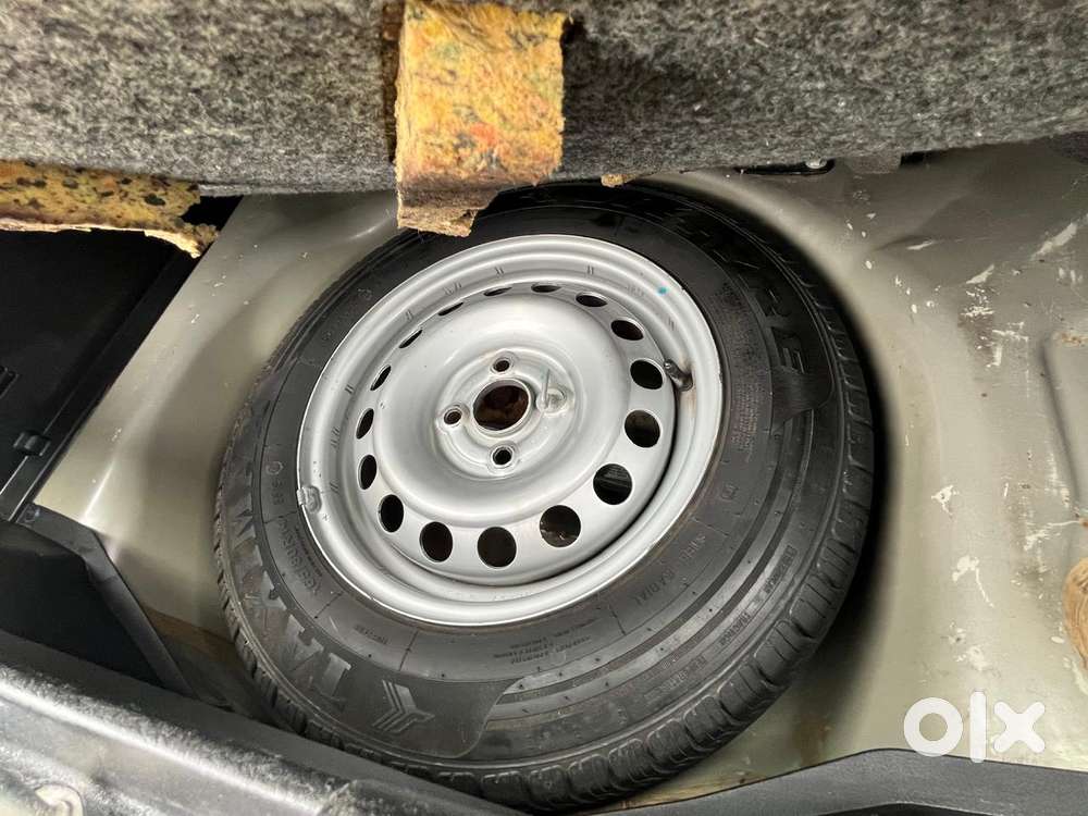 Maruti Suzuki Swift Lxi Optional-o, 2017, Petrol