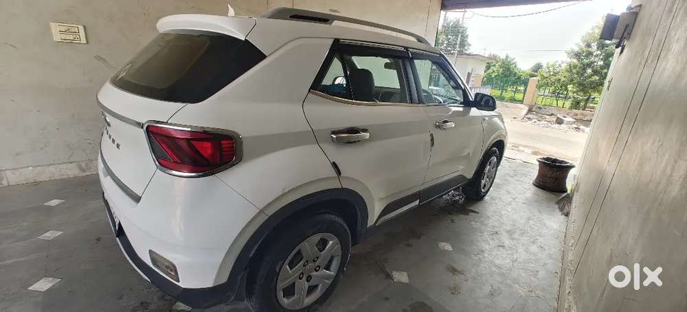 Hyundai Venue 2020 Petrol Well Maintained