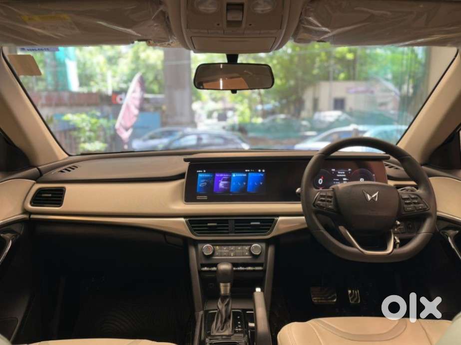 Mahindra Xuv700 2.0 Ax 5 Petrol At Str, 2024, Petrol