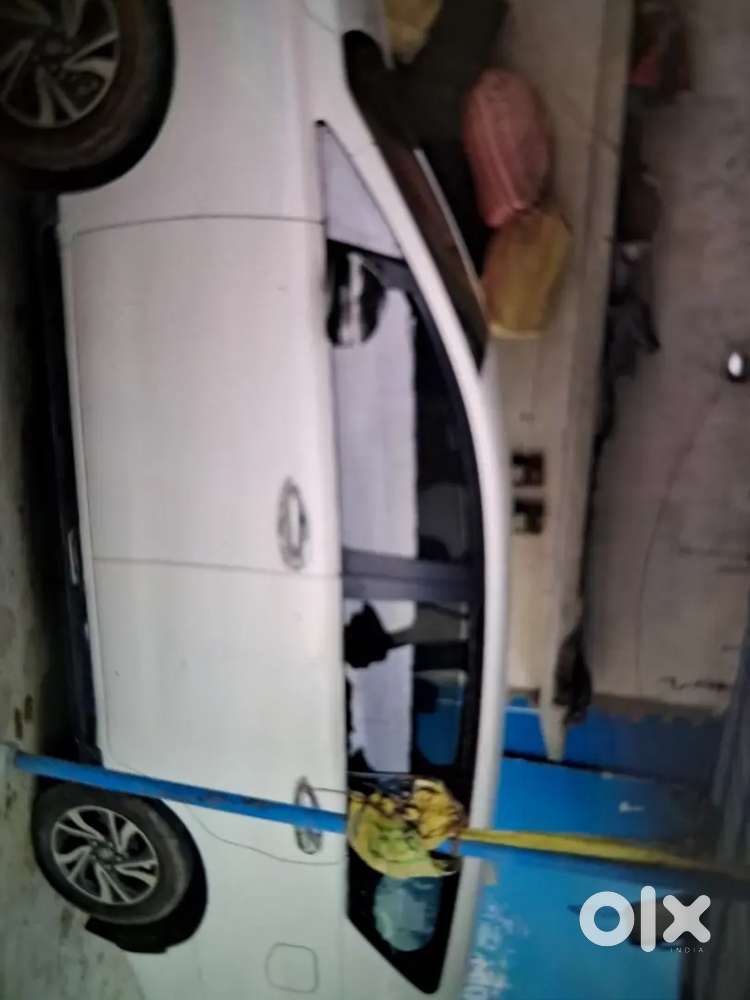 Innova Crysta G Model. 2nd Owner 70000 Kms