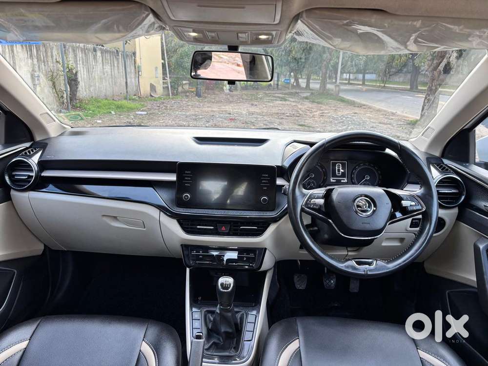 Skoda Slavia 1.0 Ambition Tsi, 2022, Petrol