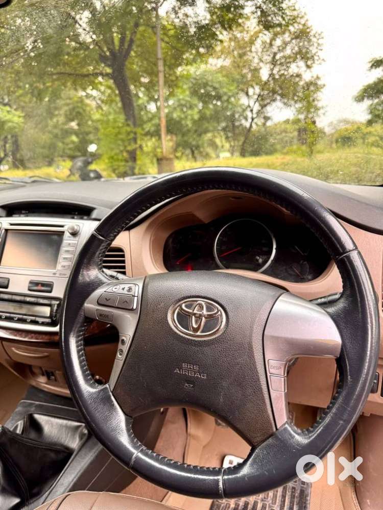 Toyota Innova 2.5 G (diesel) 8 Seater Bs Iv, 2015, Diesel