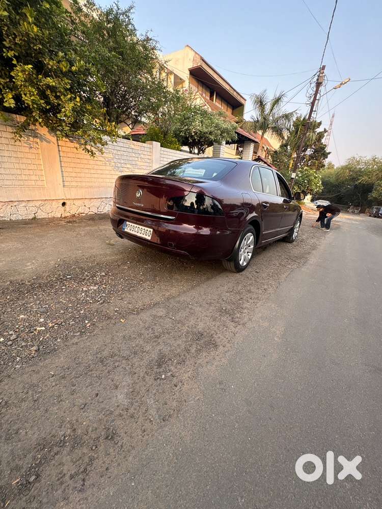 Skoda Superb 2012 Petrol Sunroof Mp09