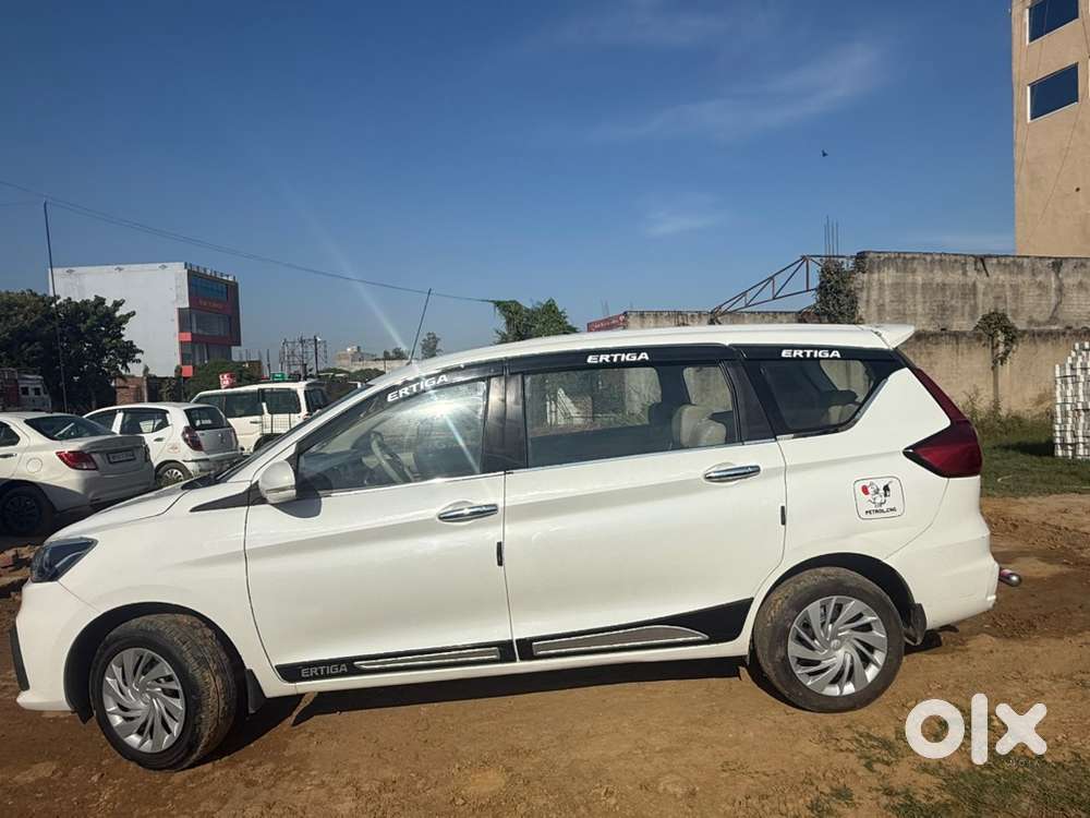 Maruti Suzuki Ertiga Vxi Cng 2025