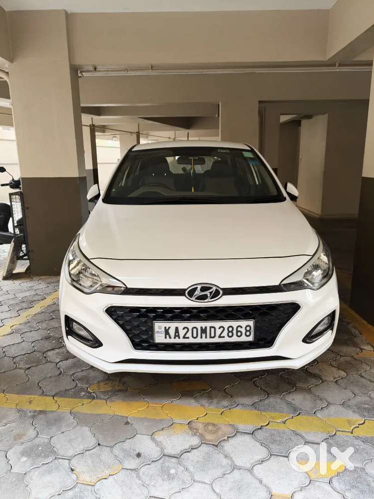 Hyundai I20 2020 Petrol 930000 Km Driven