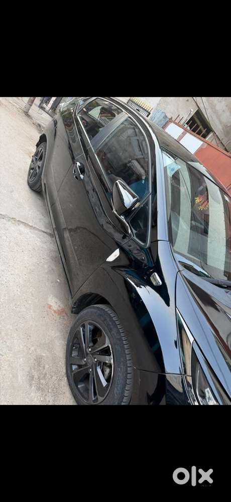 Tata Altroz Dark Edition