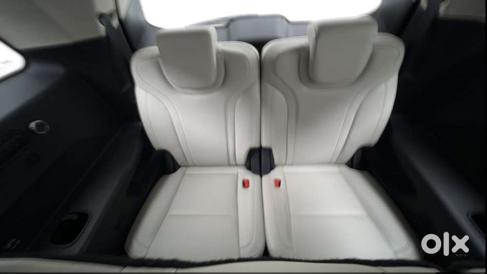 Mahindra Xuv700 2.0 Ax 7 Petrol At Str, 2022, Petrol