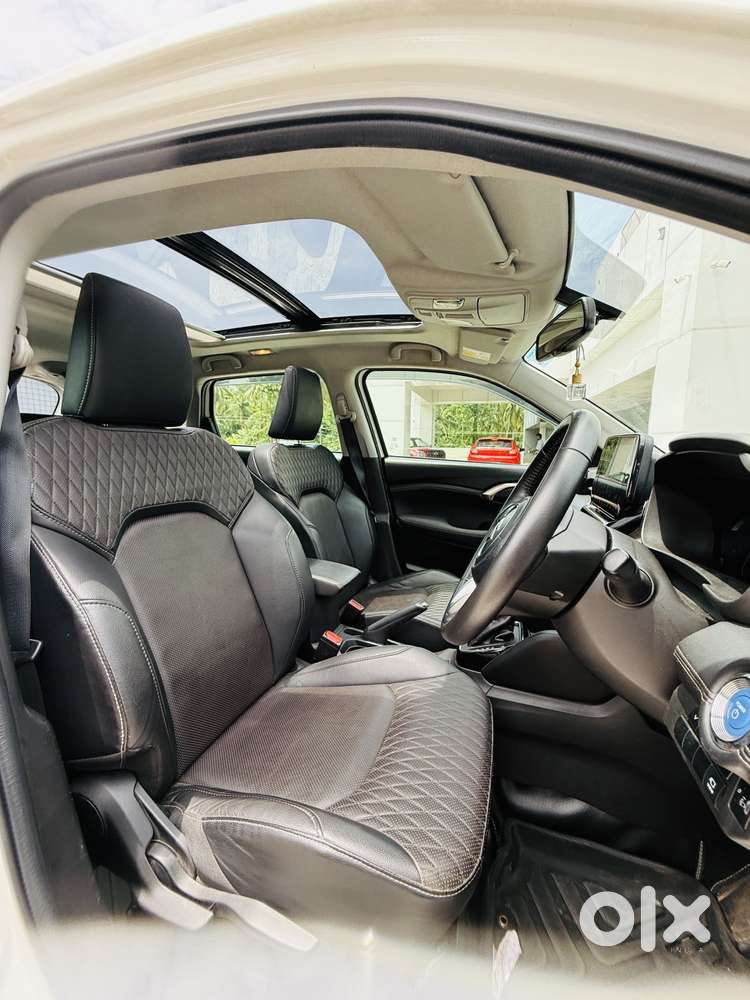 Maruti Suzuki Grand Vitara 1.5 Alpha Plus Intelligent Hybrid Ecvt, 2..