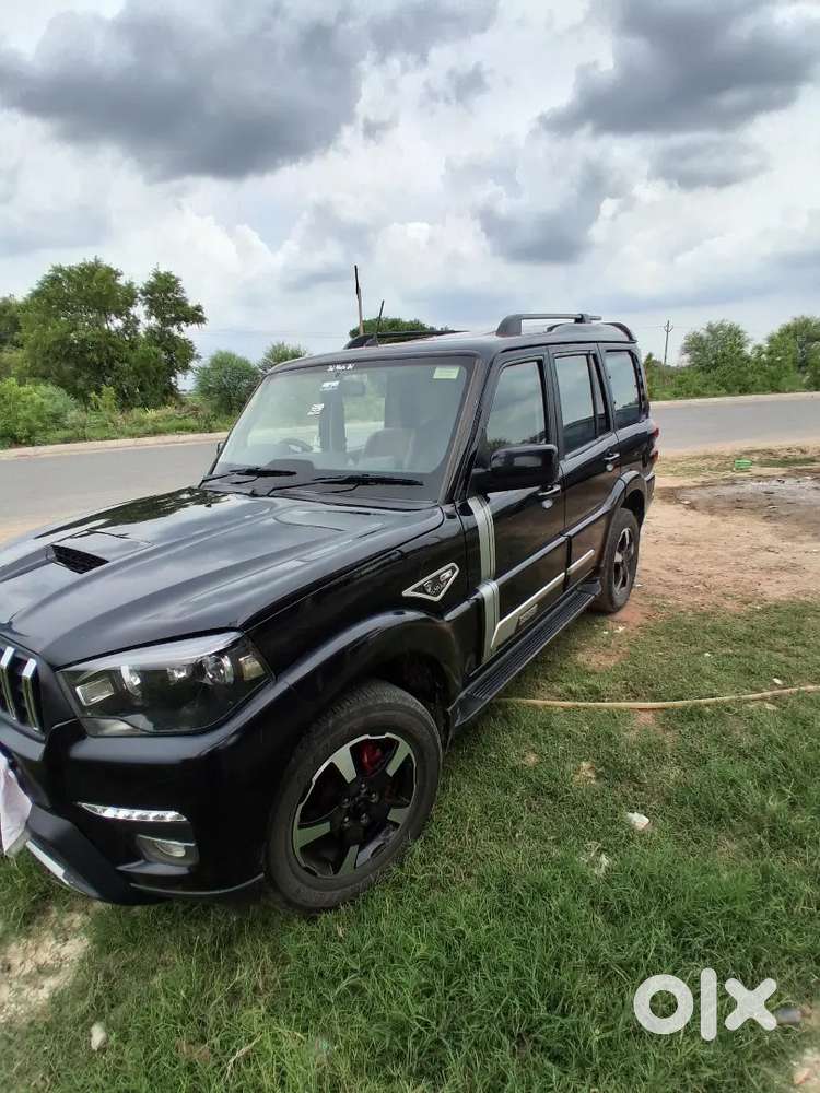Mahindra Scorpio 2.2 S 2023