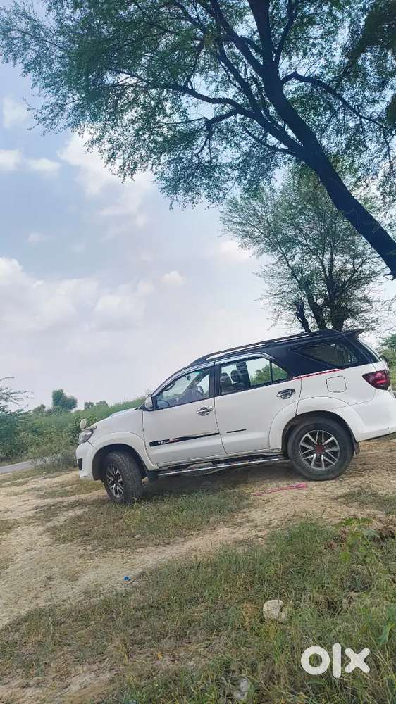 Toyota Fortuner Legender 2014 Diesel 235000 Km Driven
