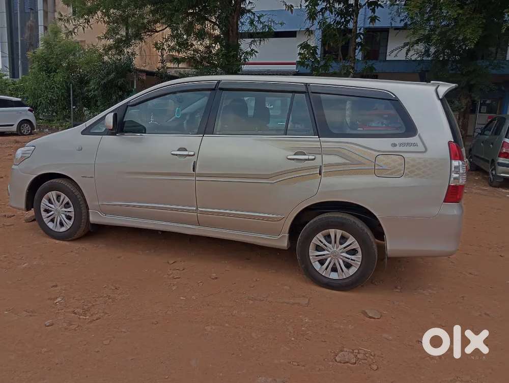Innova G4. 2.5 Bs Iv Year 2015  September Good Condition Vehicle