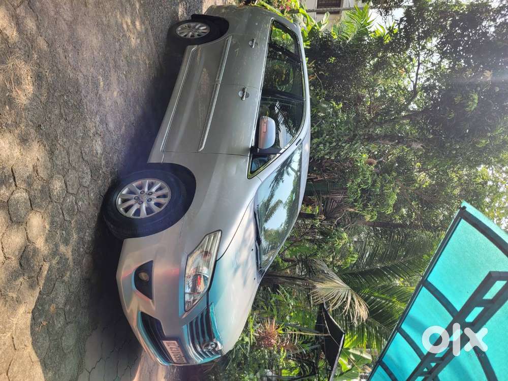 Toyota Innova 2.5v 7seater