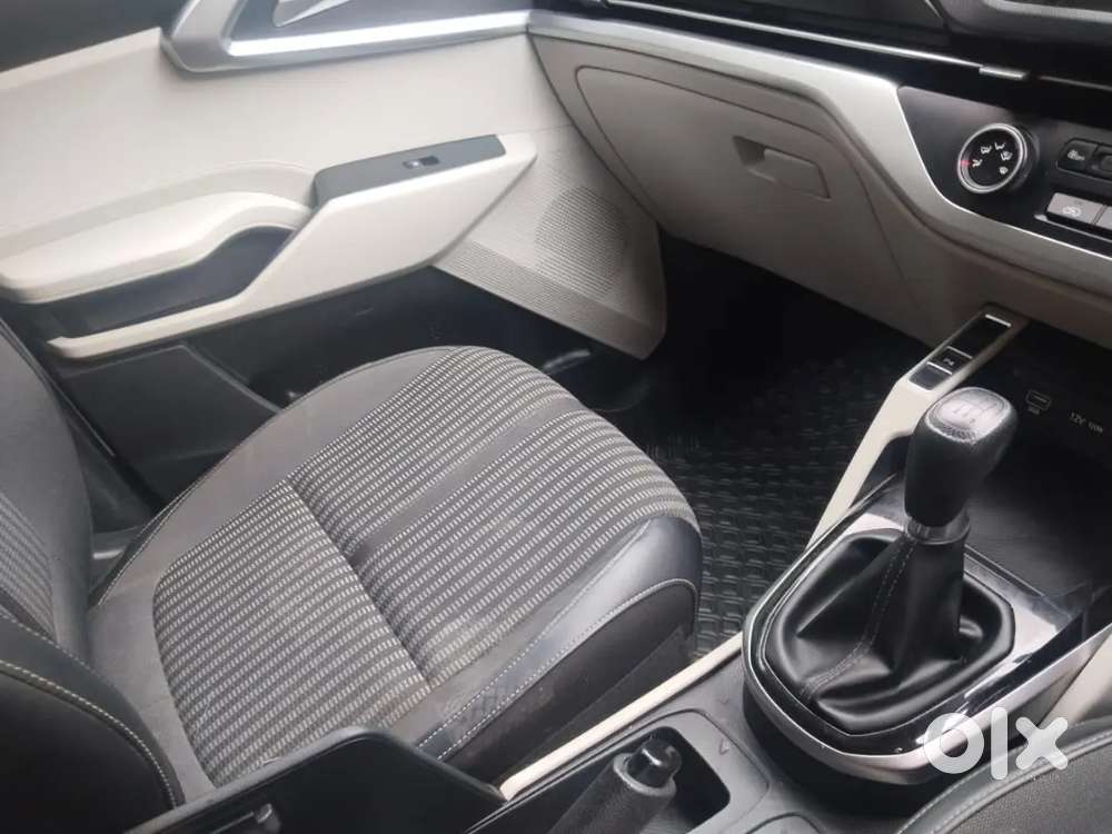 Kia Carens 2023 Petrol 7-seater