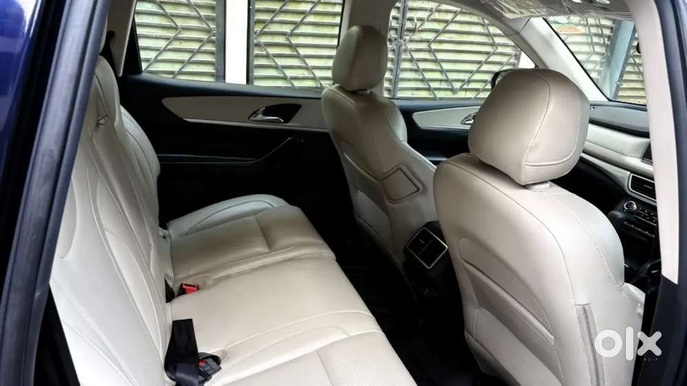 Mahindra Xuv700 2023 Diesel 32000 Km Driven