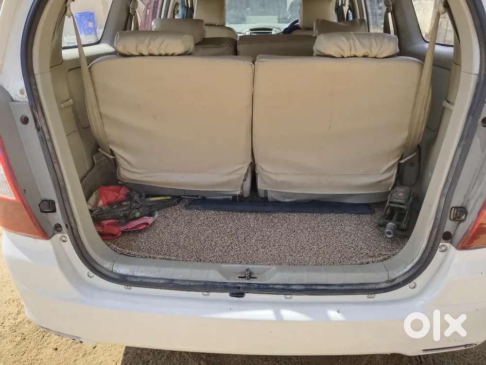 Family Innova Car, 4 Tyre New, Seat Cover Matting New