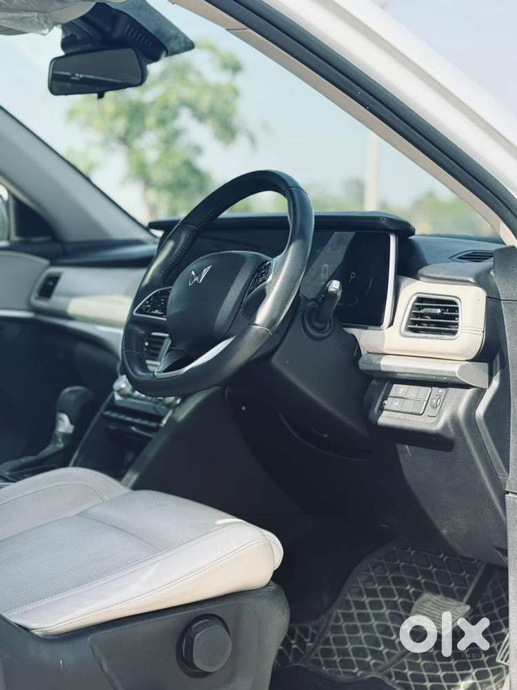 Mahindra Xuv700 2.2 Ax 7 Diesel At Luxury Pack Str Awd, 2024, Diesel