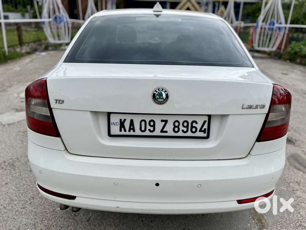 Skoda Laura Ambiente 2.0 Tdi Cr Manual, 2011, Diesel