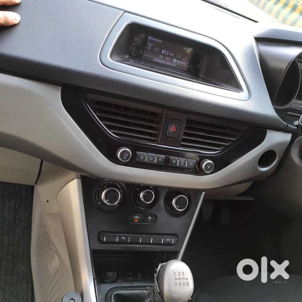 Tata Nexon Xm Petrol (2017–2020)  Well Maintained  5-star Safety