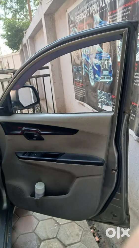Mahindra Kuv 100 2017