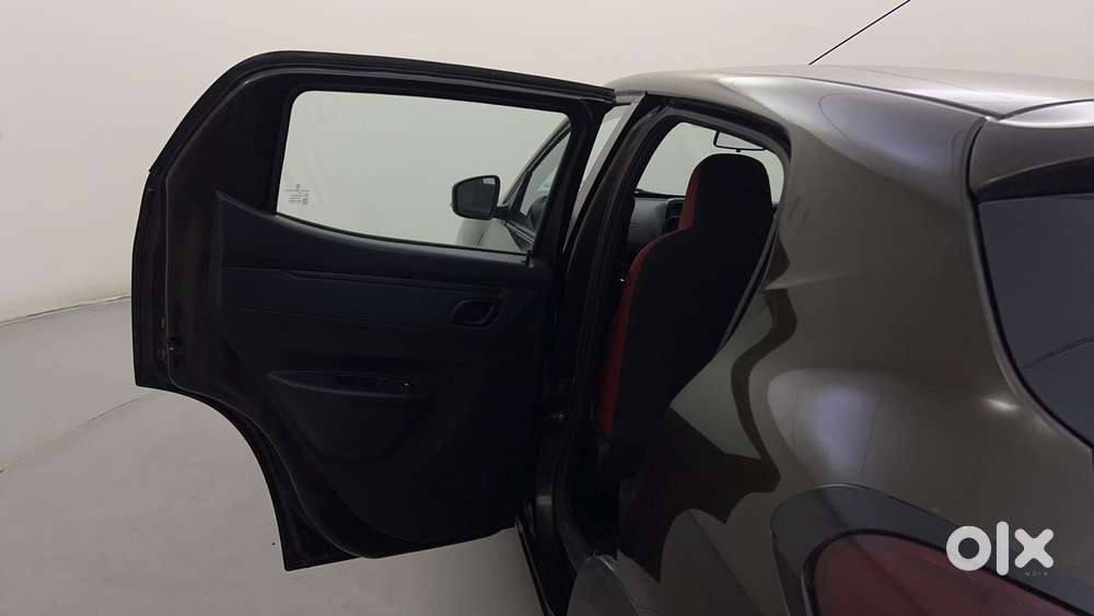 Renault Kwid 1.0 Rxt Amt, 2023, Petrol