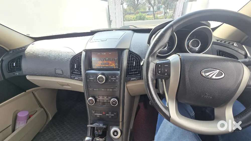 Mahindra Xuv500 W10 With Sunroof