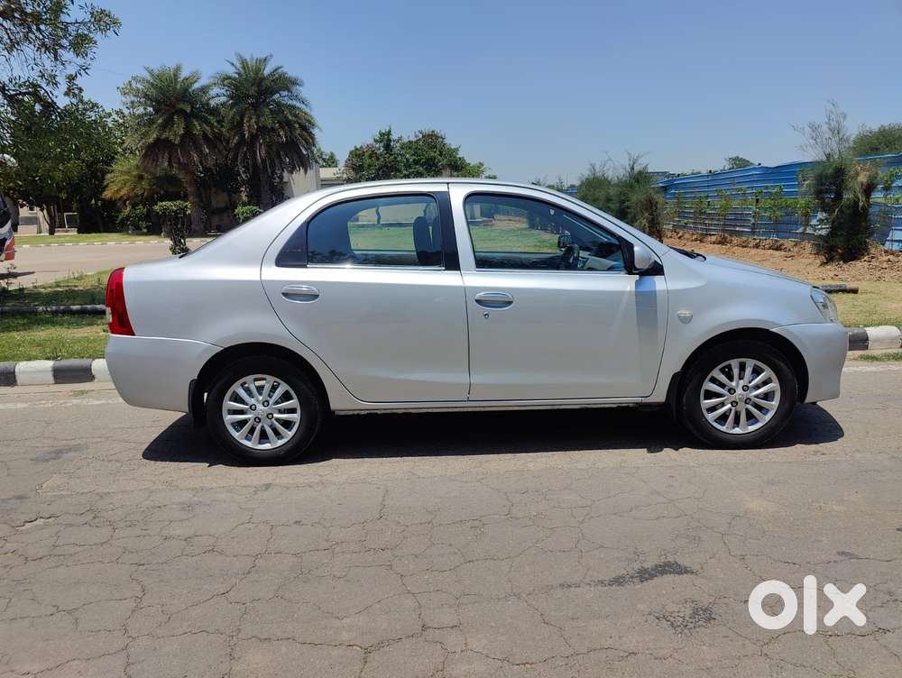Toyota Etios V, 2011, Petrol