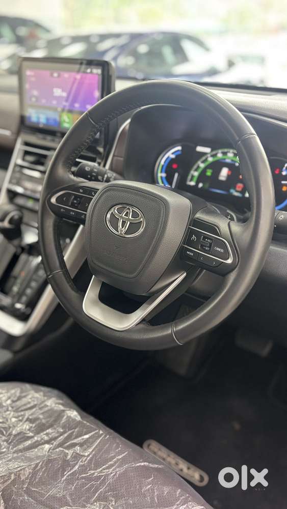 Toyota Innova Hycross 2.0 Zx (o) Hybrid 7 Str, 2025, Petrol