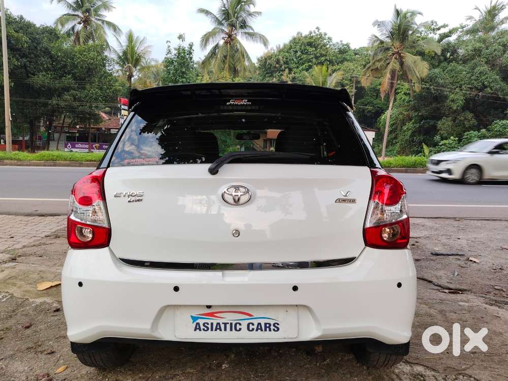 Toyota Etios Liva V Limited, 2016, Petrol