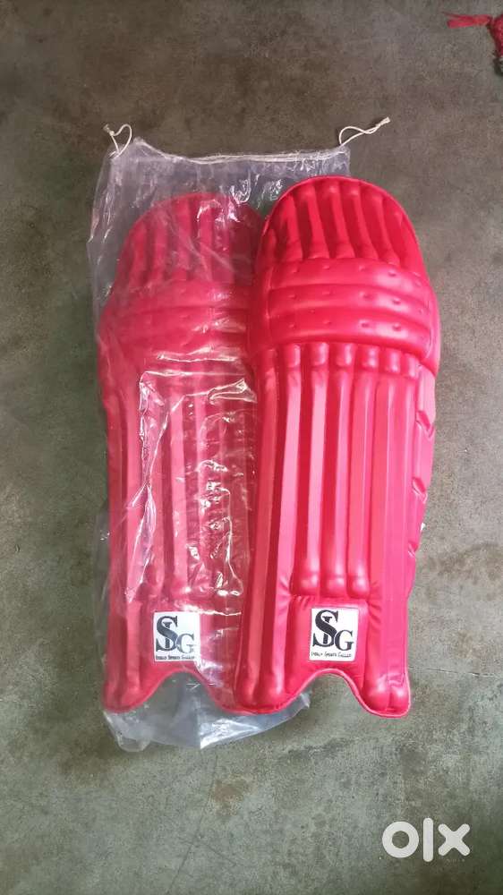 Cricket RHB Batting Red Pads Mens
