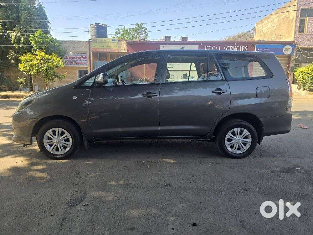 Toyota Innova 2.5 G (diesel) 7 Seater Bs Iv, 2011, Diesel