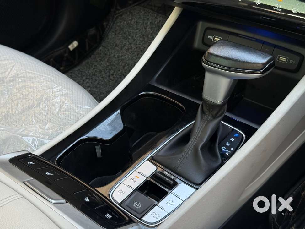 Hyundai Tucson 2.0 Signature Petrol At, 2022, Petrol